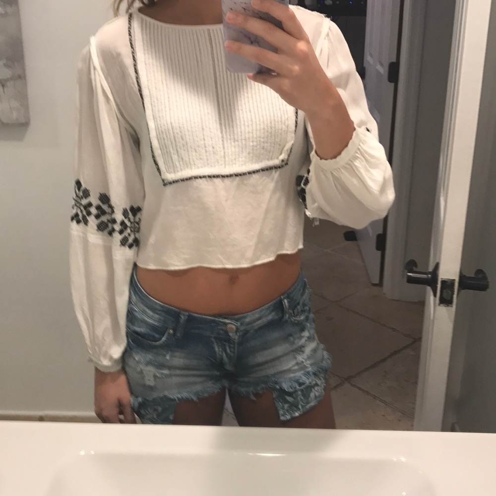 Beautiful white linen crop top from Zara